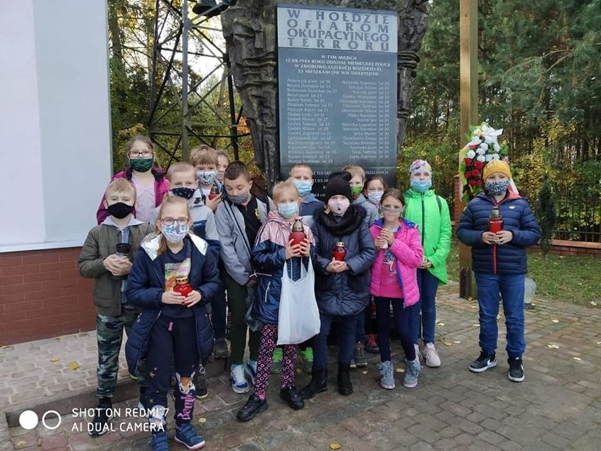 Przedszkolaki i najmłodsi uczniowie Szkoły Podstawowej numer...