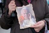 Dobre imię świętego Jana Pawła II samo się obroni? Radni odrzucili petycję