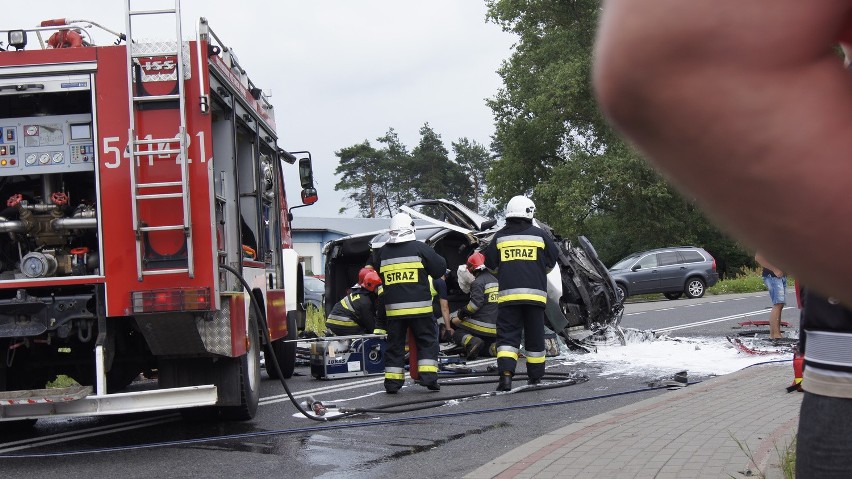 Potworny wypadek na rogatkach Szczecinka. Jedna osoba nie żyje [zdjęcia]