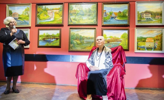 Sabina Banach podczas wernisażu świętowała również 90. urodziny.