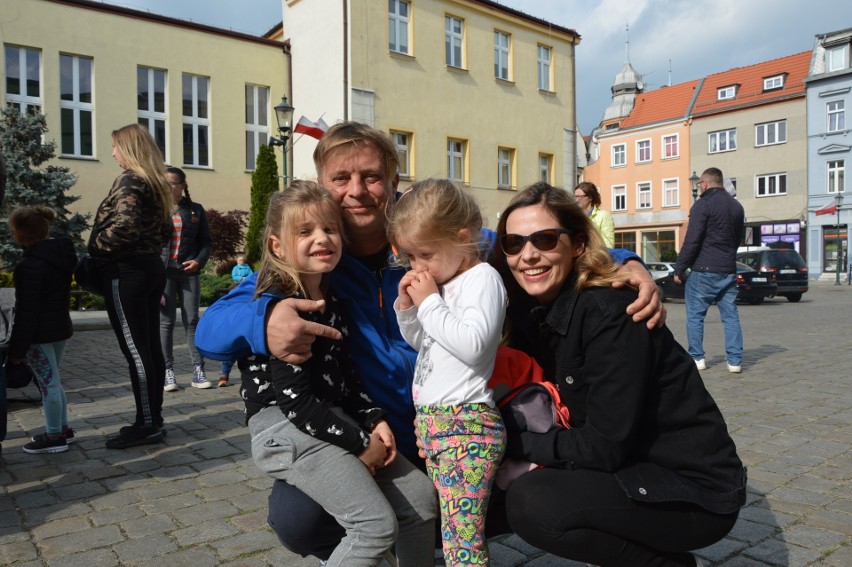 Krzysztof Piaseczny z żoną i córkami też  świętowali 1 Maja.
