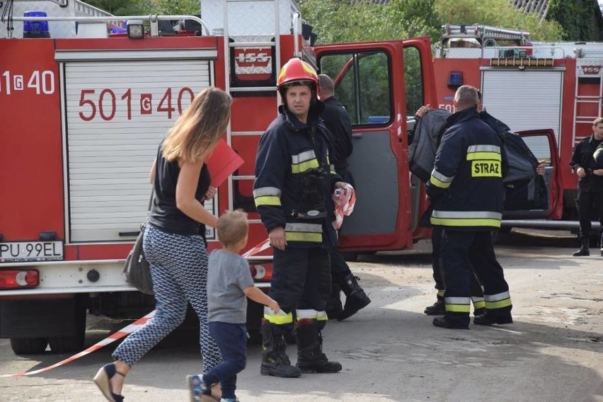 Wypadek w Darzlubiu 17.09.2018. 37-letni pracownik firmy wpadł do studzienki kanalizacyjnej. Jest w szpitalu
