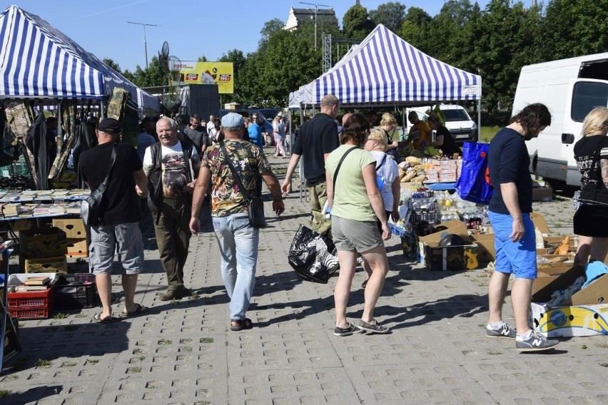 Tłumy na giełdzie w Sandomierzu. Pogoda przyciągnęła wielu klientów. Zobaczcie, co działo się 18 czerwca 