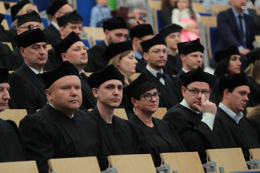 Nowi doktorzy i profesorowie ZUT w Szczecinie otrzymali nominacje. 65 osób uzyskało stopień naukowy doktora
