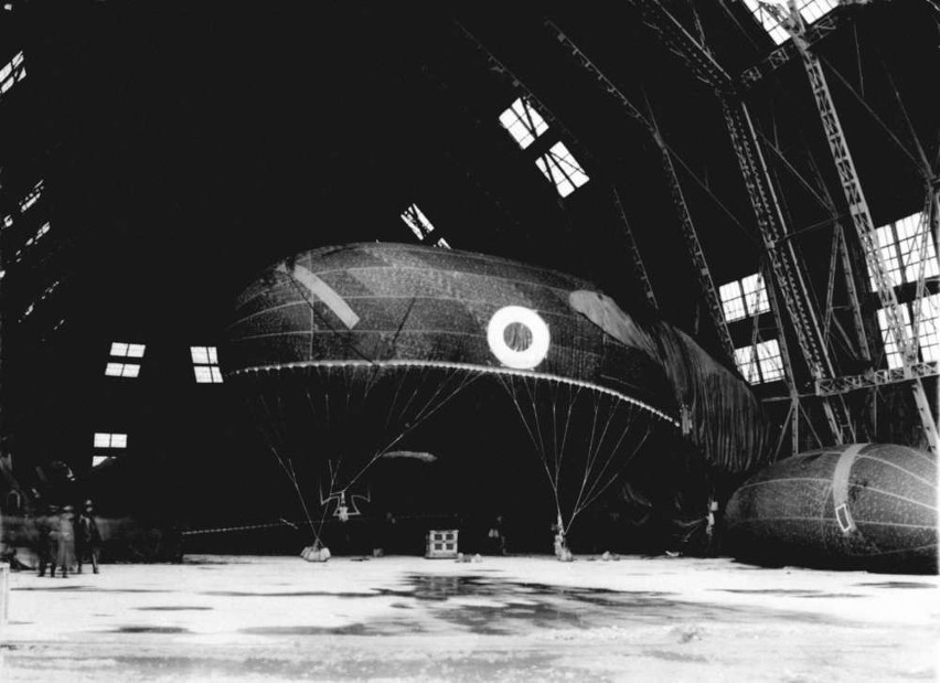 Hala Zeppelina - balony obserwacyjne z pruskimi znakami...