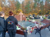 Jak wygląda teraz grób Krzysztofa Krawczyka? Grób Krzysztofa Krawczyka 1 listopada 2021. Grób Krzysztofa Krawczyka we Wszystkich Świętych