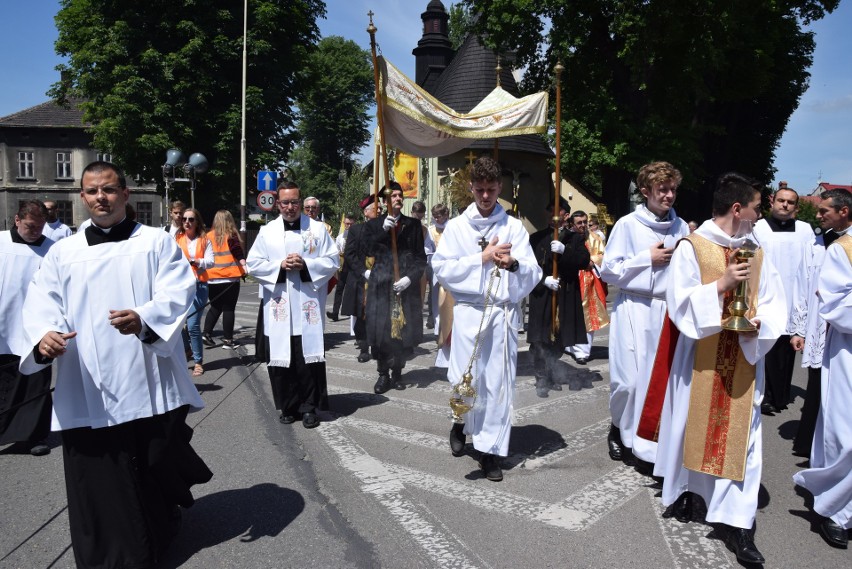 Boże Ciało w Żywcu: Tłumy wiernych i Asysta Żywiecka ZDJĘCIA