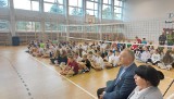 Uczniowie Publicznej Szkoły Podstawowej numer 5 w Ostrowcu Świętokrzyskim mogą rozwijać swoje sportowe pasje. Sala gimnastyczna otwarta