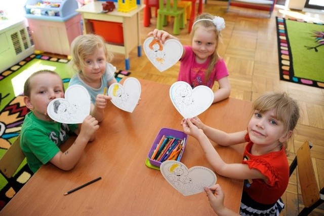 To laurki dla naszych ukochanych mam - mówią przedszkolaki