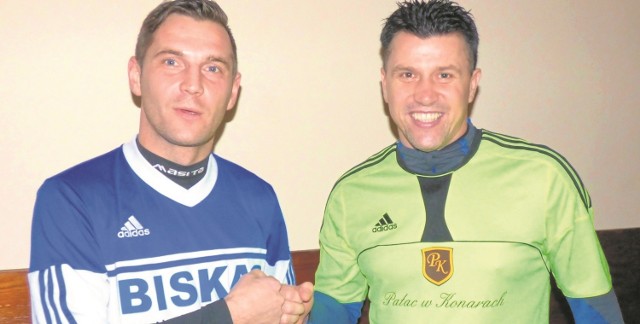  Wiesław Francuz (z prawej) i Łukasz Mika na trawie  grają w różnych klubach. W hali - to Auto Max.