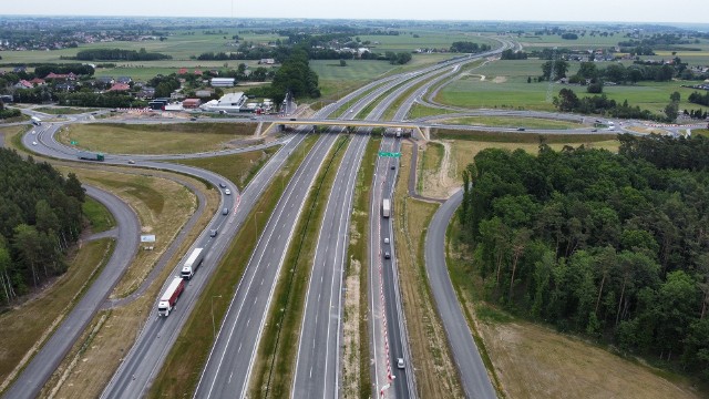 Droga ekspresowa S10 Bydgoszcz - Toruń powstanie ze środków Krajowego Funduszu Drogowego. Całą trasą planowo pojedziemy w połowie 2026 roku.