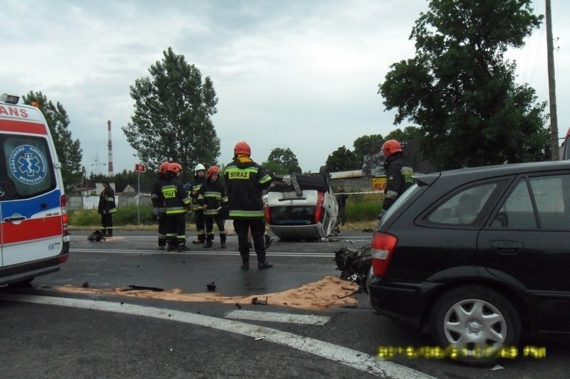 Wypadek w Ozorkowie. Zderzyły się trzy pojazdy, cztery osoby ranne 