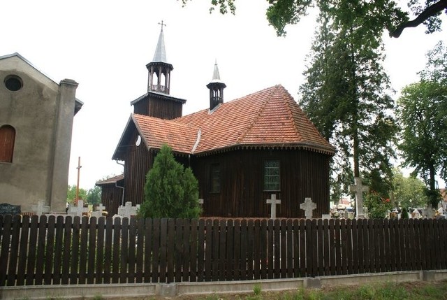 W centrum Żołędowa wznosi się drewniany kościółek pw. Podwyższenia Krzyża Świętego. Zbudowano go w roku 1715.