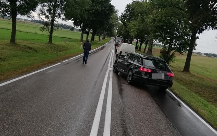 Mały Płock: Wypadek śmiertelny. Bmw uderzyło w drzewo, dwie...