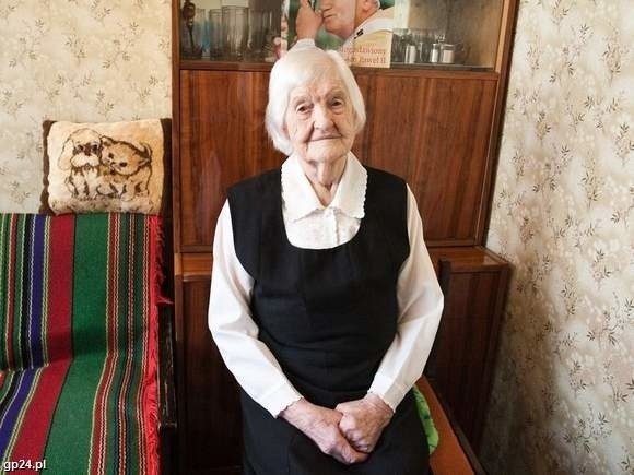 Pani Wanda 24 lipca skończyła sto lat. Przez ten czas wychowała 3 córki, doczekała się 7 wnuków, 10 prawnuków i 1 praprawnuka.