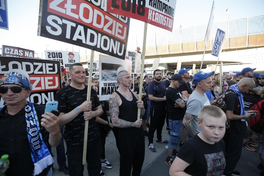 Manifestacja kibiców Ruchu Chorzów przeciwko polityce miasta...