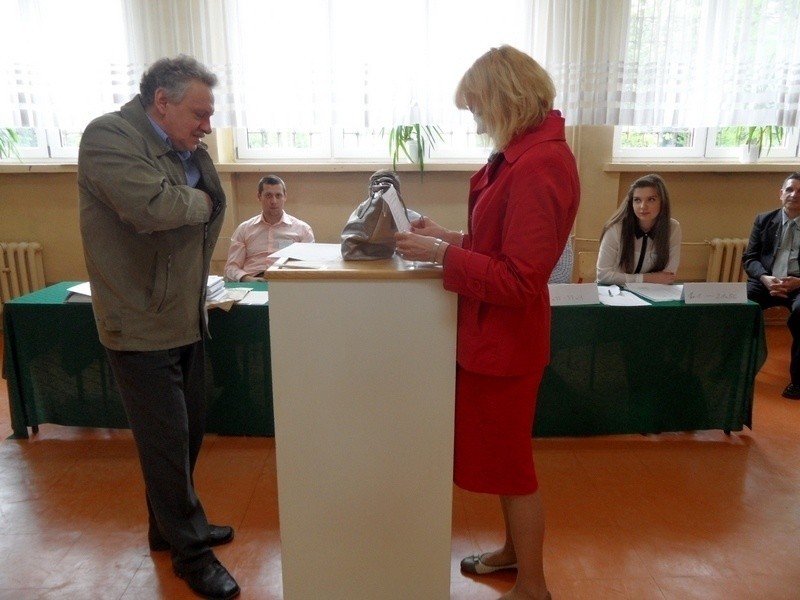 II tura wyborów prezydenckich 2015: Na Śląsku śmierć w lokalu wyborczym [ZDJĘCIA]
