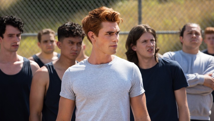 "Riverdale" sezon 4. Archie na pierwszym zdjęciu z planu nowych odcinków! Co się wydarzy?