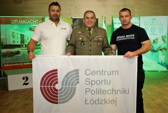 Od lewej Marcin Laśkiewicz, płk Kazimierz Łucki, Kamil Kanas