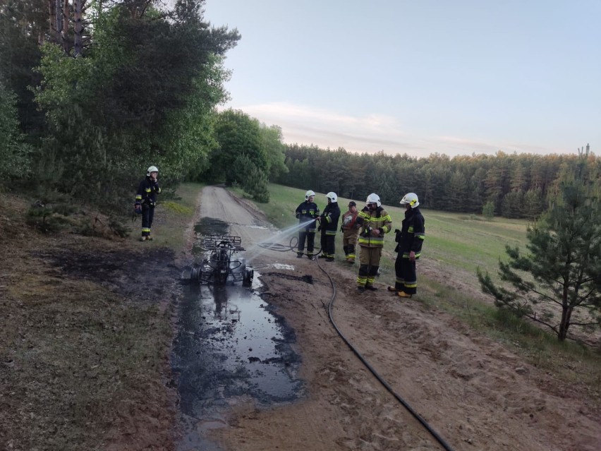 Strażacy z OSP Stara Kiszewa i Konarzyny gasili pożar...