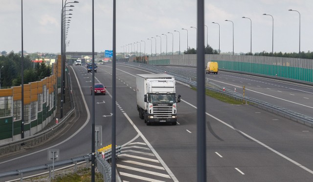 Na razie opłatami zostaną objęte tylko samochody ciężarowe.