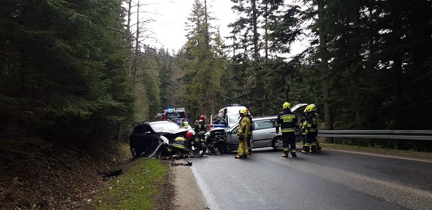 Wypadek na drodze do Morskiego Oka. Dwie osoby ranne [ZDJĘCIA]