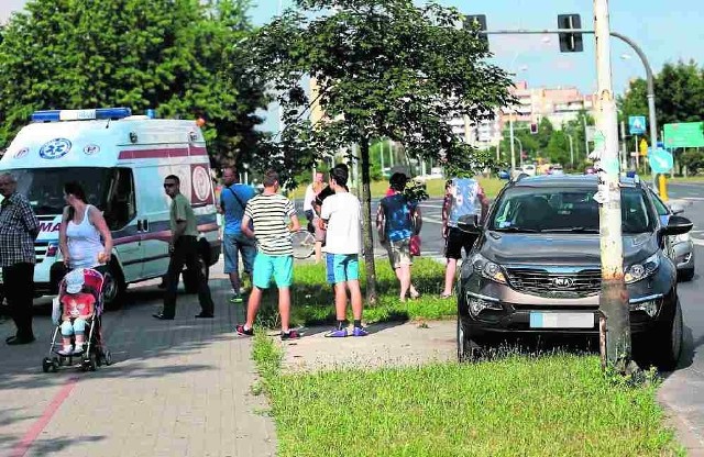 W centrum Stalowej Woli przy skrzyżowaniu ulic Komisji Edukacji Narodowej z Wojska Polskiego doszło w piątek do wypadku drogowego.