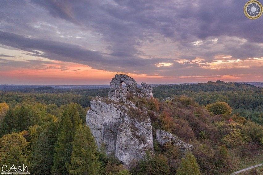 Okiennik Wielki o wschodzie słońca. Jura...