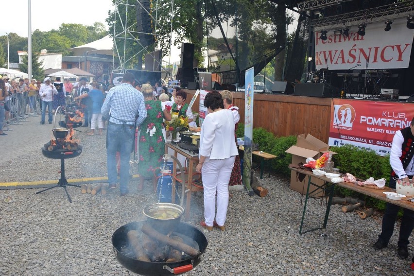 Światowy Festiwal Kwaśnicy 2016. Kulinarny pojedynek wójtów [ZDJĘCIA]