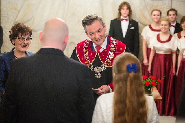 Podczas swojej kadencji w słupskim ratuszu do 31 lipca obecnego roku Robert Biedroń udzielił już 134 śluby.  Przed nim jeszcze 13 uroczystości.     