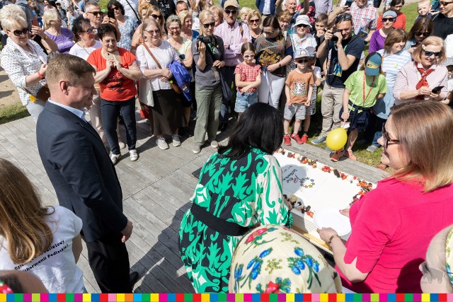 W niedzielę mnóstwo mieszkańców odwiedziło piknik z okazji Dni Otwartych Funduszy Europejskich - w Podlaskim Muzeum Kultury Ludowej. Było mnóstwo atrakcji dla dużych i małych, a przede wszystkim wyśmienita pogoda.