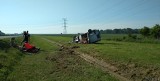 Samochód przewożący truskawki dachował na opolskim odcinku autostrady A4 