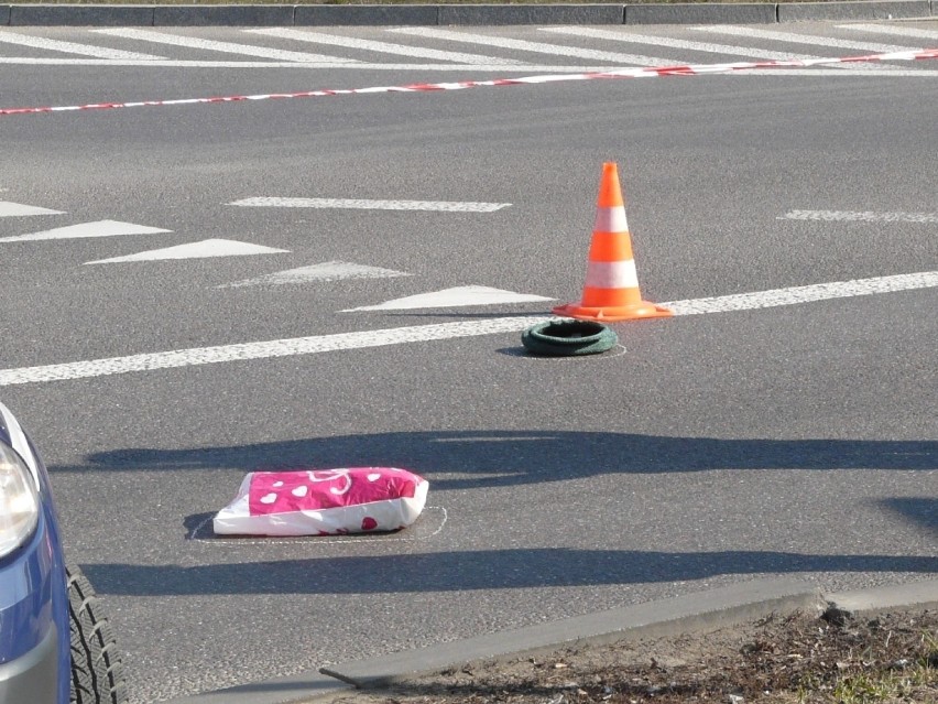 Śmiertelny wypadek w Sieradzu. Zginęła kobieta potrącona przez ciężarówkę [ZDJĘCIA]