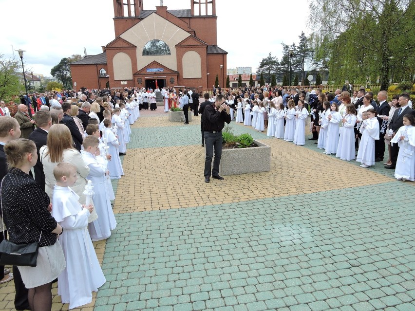 I Komunia Święta w parafii pw. Zbawiciela Świata w Ostrołęce (ZDJĘCIA)