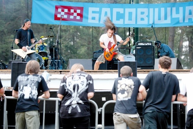 Co roku do Gródka przybywa tysiące osób. Na scenie uroczyska Boryk występowali różni artyści. Festiwalowi zawsze jednak przyświecał jedno hasło: "Niech żyje wolna Białoruś".