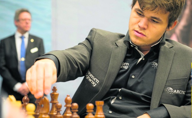 Magnus Carlsen po raz drugi w karierze pokonał Viswanathana Ananda i obronił tytuł mistrza świata