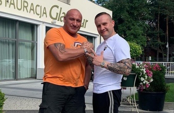 Marcin Najman i Dominik Skowron z Coco Boyss podczas spotkania w Binkowaki Resort w Kielcach, gdzie "El Testosteron" wypoczywał kilka dni temu z rodziną