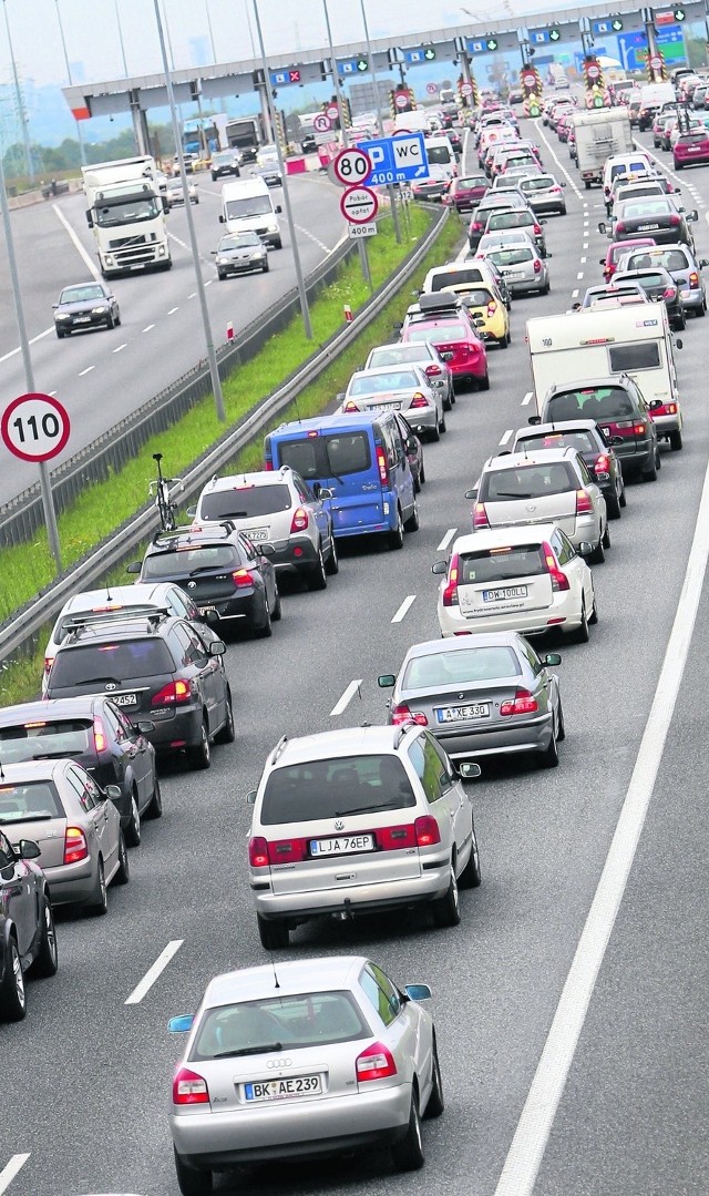 Na naszych autostradach bramki powodują kilometrowe korki. Kierowcy denerwują się, a system się nie zmienia...