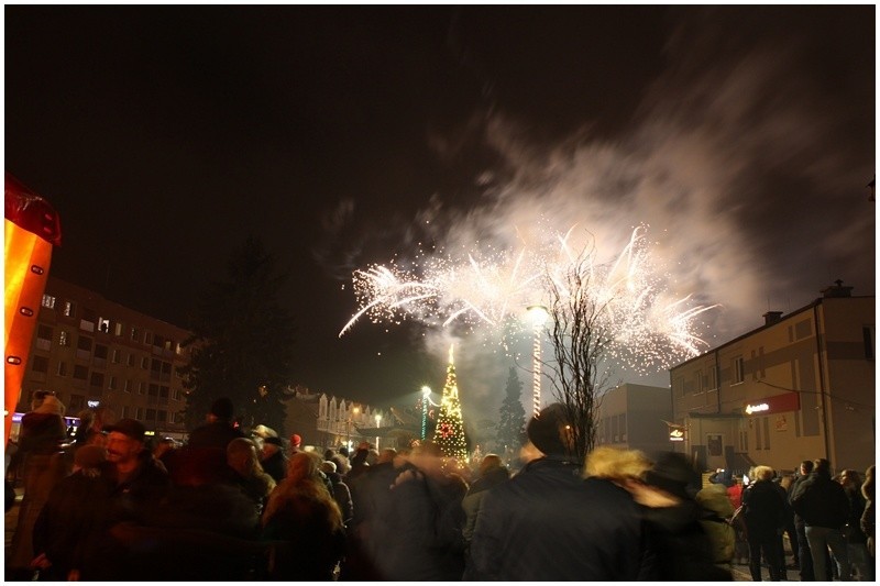 Z muzyką, tańcem i wystrzałami korków od szampana Mońki...