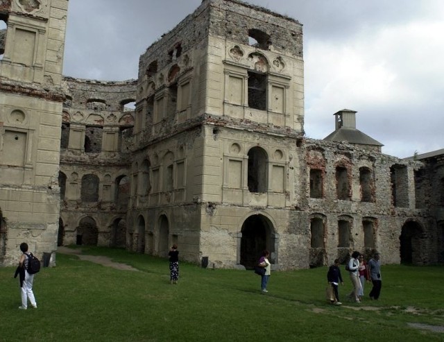 W ubiegłym roku ruiny zamku Krzyżtopór odwiedziło 103 tysiące turystów. Ruinom dało to piąte miejsce w ogólnowojewódzkim rankingu.