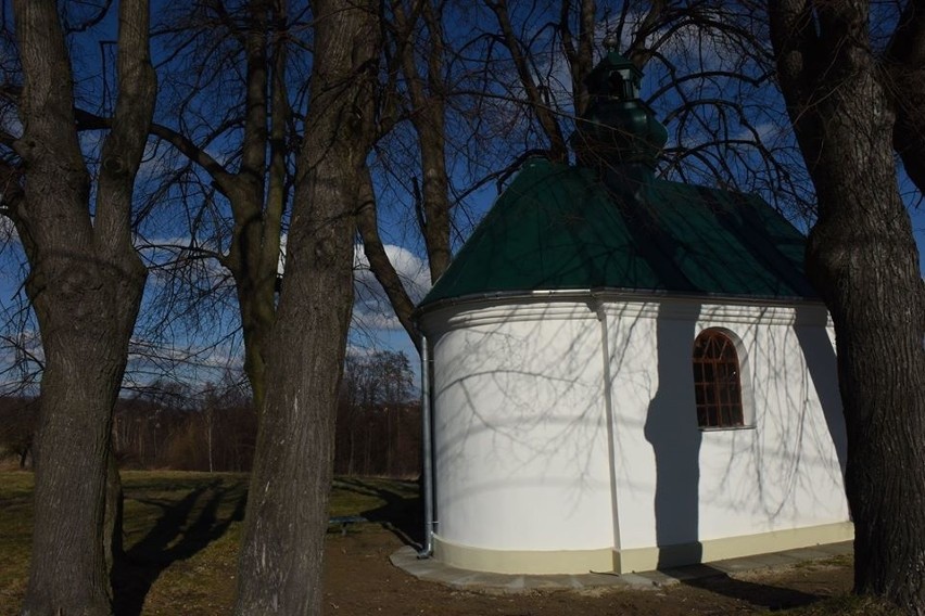 Gorzków. Odnowiono ołtarz zabytkowej kaplicy [ZDJĘCIA]