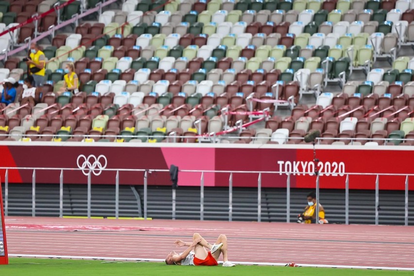 Marcin Lewandowski w półfinale 1500 m odniósł kontuzję.