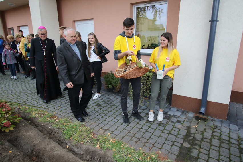 Mszą świętą w hospicjum w Kielcach zainaugurowano kampanię Pola Nadziei. Były znane osoby i wolontariusze [WIDEO, ZDJĘCIA]
