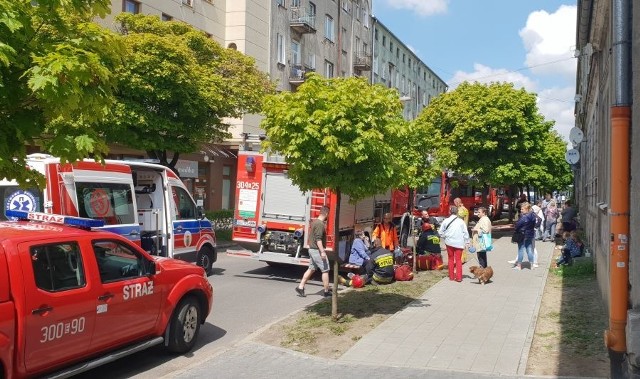Pożar w kamienicy przy ul. Niskiej w Łodzi - ewakuowani mieszkańcy
