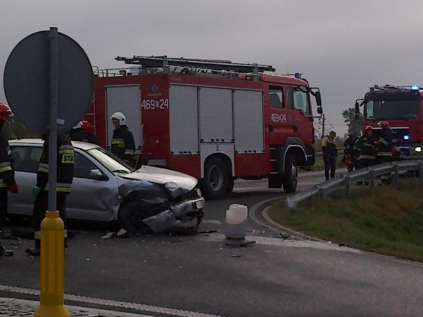 Janikowo: Po zderzeniu aut dwie osoby trafiły do szpitala [zdjęcia od Czytelnika]