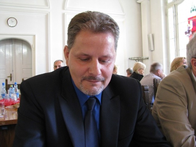 10 radnych z Porozumienia Samorządowego głosowało za wnioskiem o uznanie, że mandat Jerzego Harłacza wygasł, dwoje było przeciw, dwoje wstrzymało się od głosu. Pozostali nie wzięli udziału w głosowaniu.