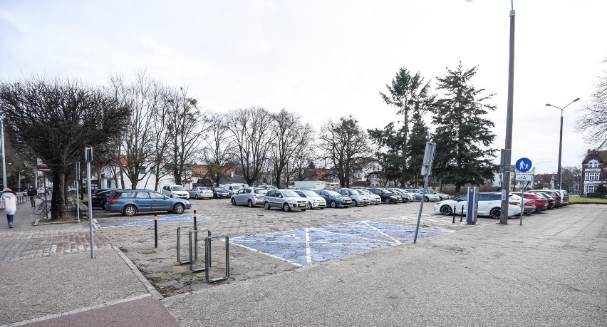 Gdańsk: płatne parkingi przy Cystersów i placu Inwalidów Wojennych. Radni Miasta Gdańska złożyli interpelację do prezydent Dulkiewicz
