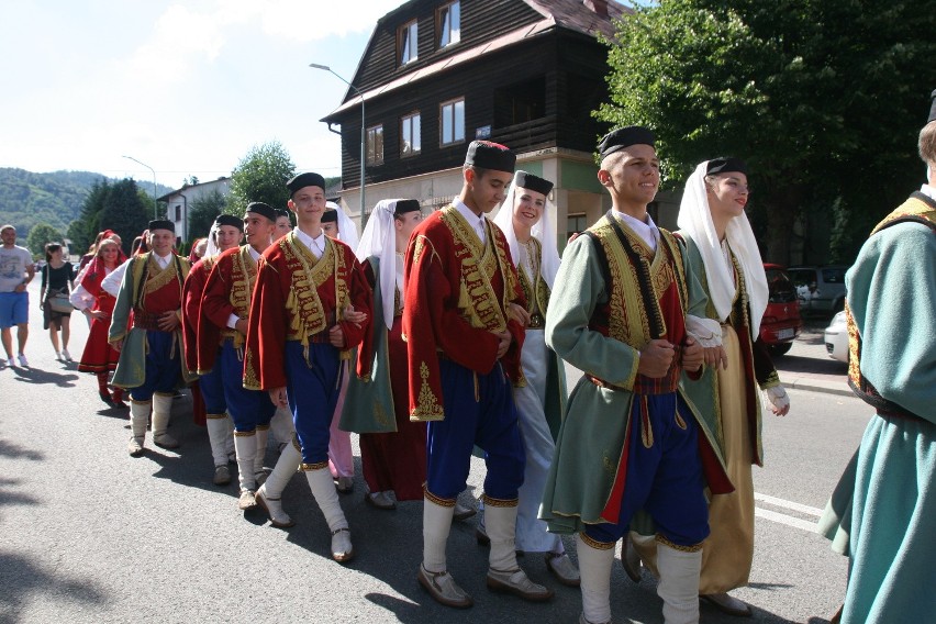 Tydzień Kultury Beskidzkiej 2016: Drugi dzień święta folkloru. Barwny korowód w Szczyrku [ZDJĘCIA]