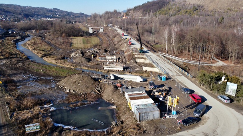Budowa mostu kolejowego nad potokiem Smolnik w Klęczanach,...
