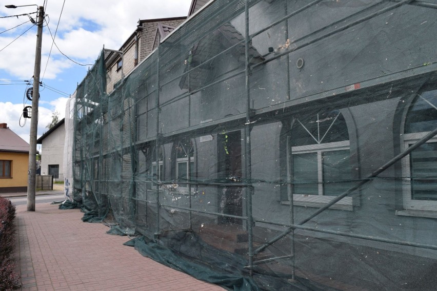 Remont budynku Klubu Senior+ w Skalbmierzu idzie pełną parą. Co zostanie zrobione w w miejscu ważnym dla mieszkańców gminy?